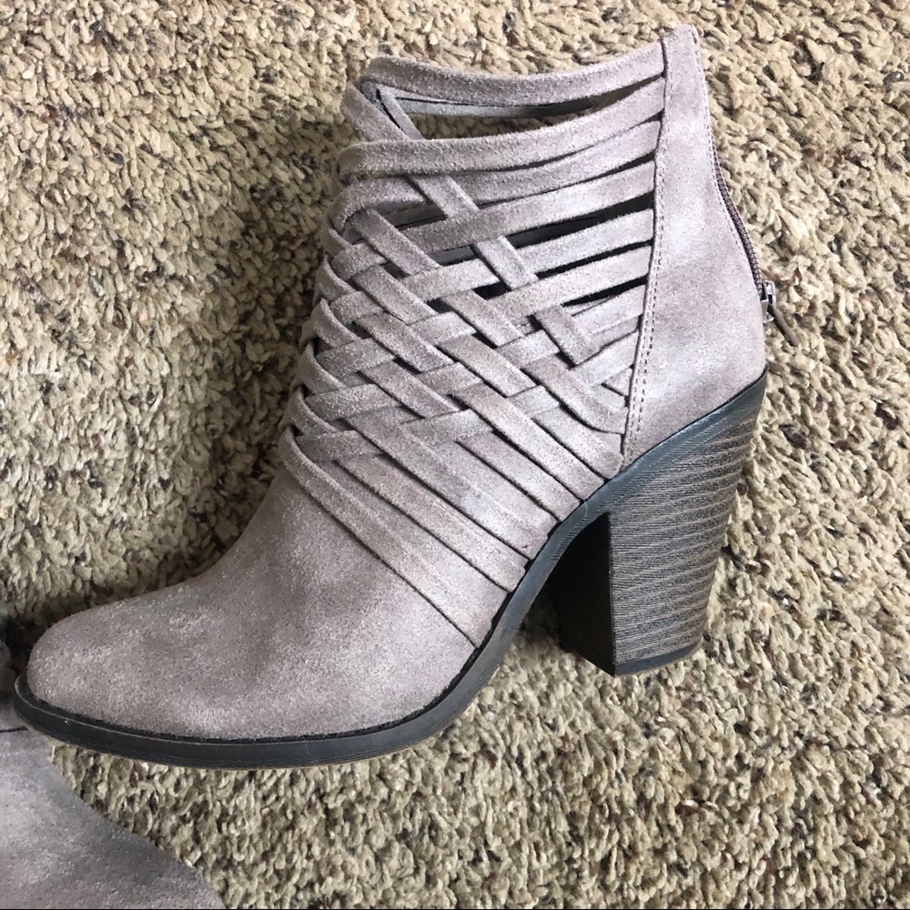 Grey heeled booties - Picture 7 of 8
